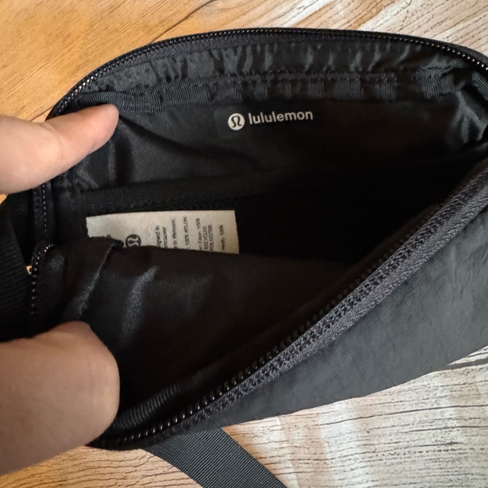 Lululemon Everywhere Belt Bag Black Crossbody Waist Pack Nylon O/S - Picture 4 of 8